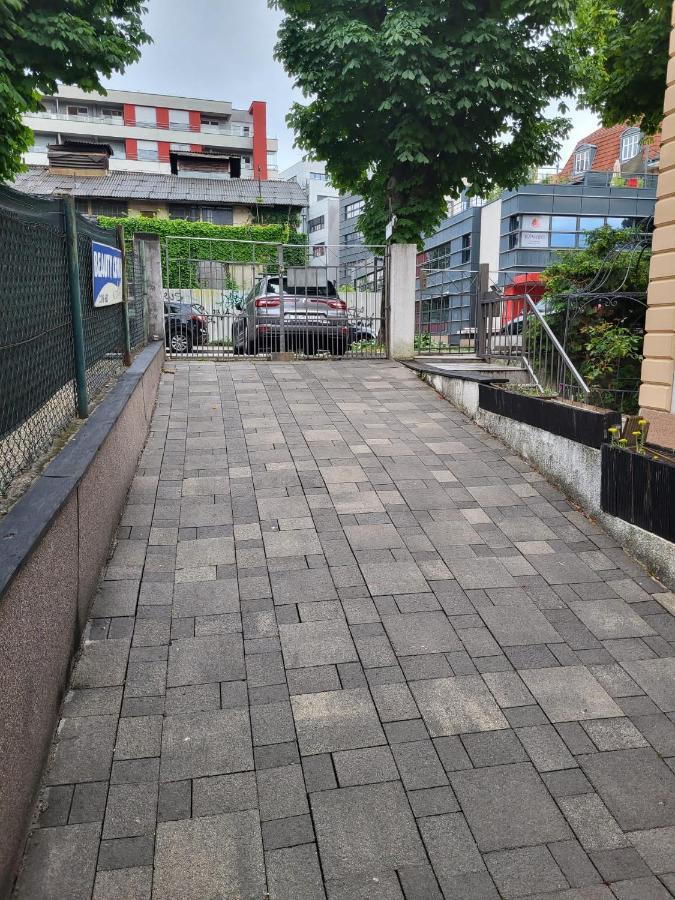 Apartman Buzanova Apartment Zagreb Bagian luar foto