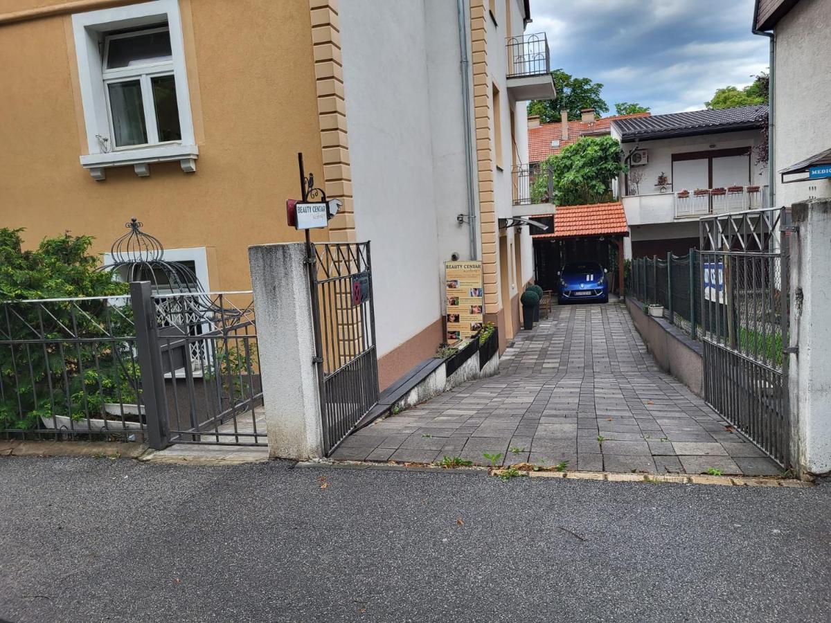 Apartman Buzanova Apartment Zagreb Bagian luar foto